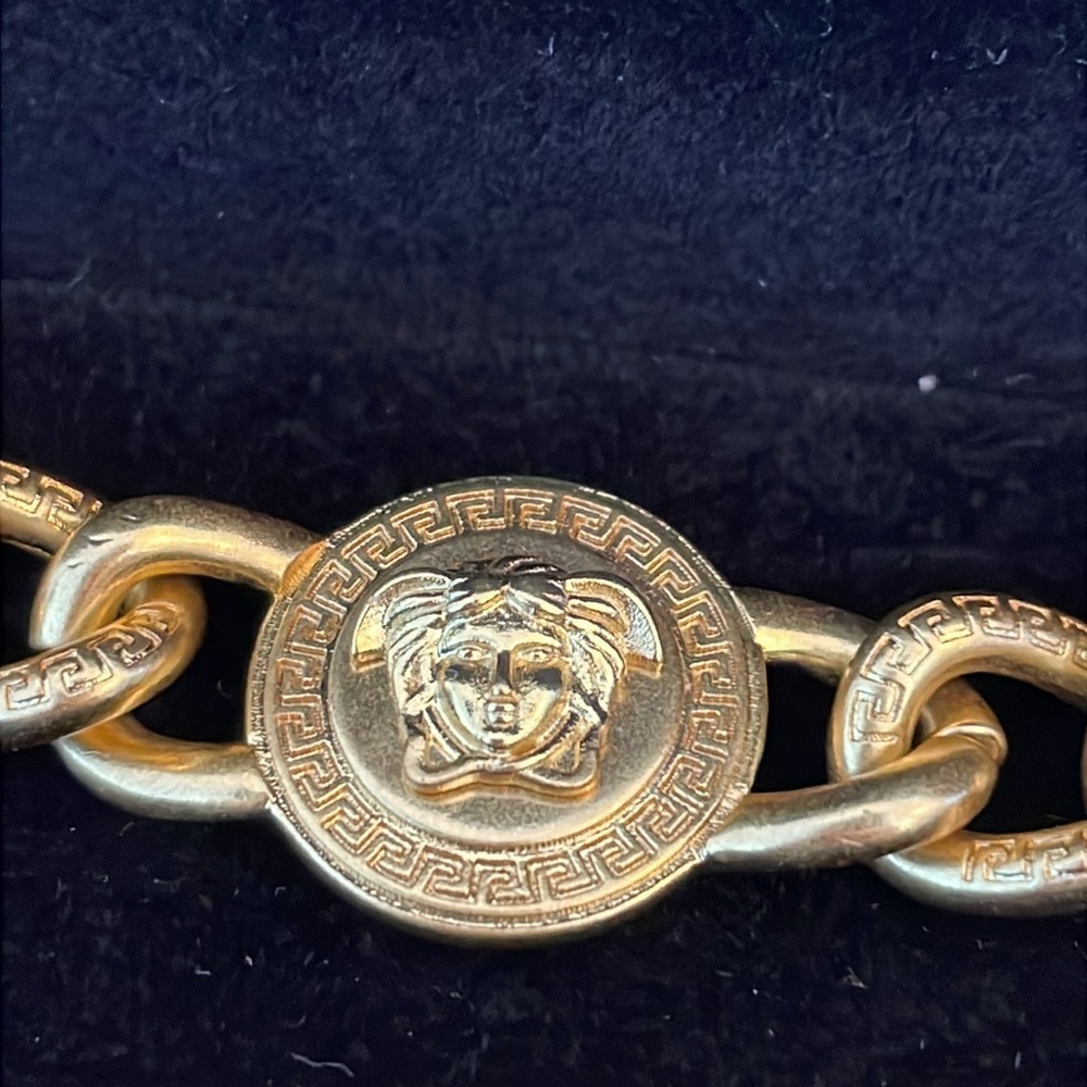Versace bracelet gold tone with closure - Picture 5 of 11